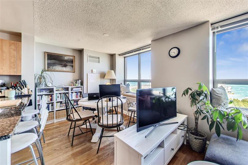 A Streeterville Residence with Iconic Lakefront Views, Just Sold