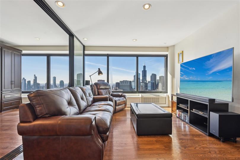 Just Sold in New Eastside: 155 N Harbor Dr Unit 5402, Chicago, IL 60601