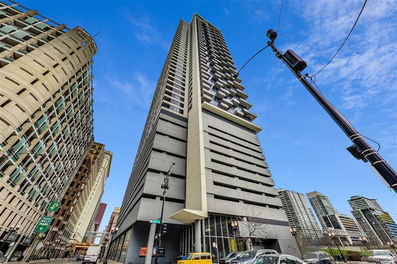 235 W Van Buren Exterior