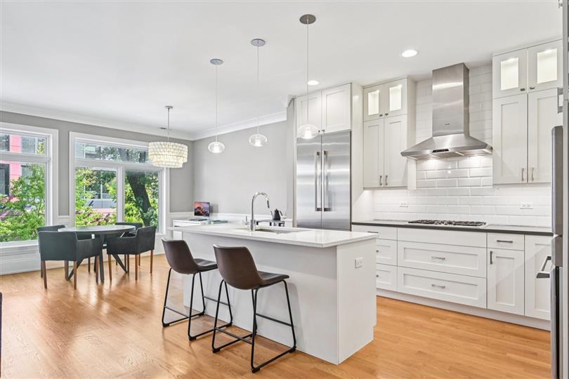 Just Sold in Lincoln Park: 929 W Altgeld St Unit 2, Chicago, IL 60614