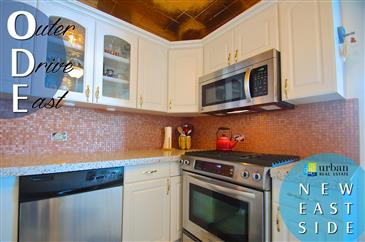 High Floor Corner Unit at 400 E Randolph - Outer Drive East!
