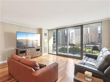 Just Sold in New Eastside: 201 N Westshore Dr Unit 1305, Chicago, IL 60601